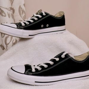 Womens Black Converse only worn a few times size 10